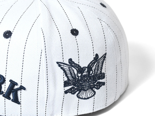 THE DIPLOMATS(ザ ディプロマッツ)/ THE DIPLOMATS×LAST KINGS T.Y PINSTRIPE FITTED -WHITE-