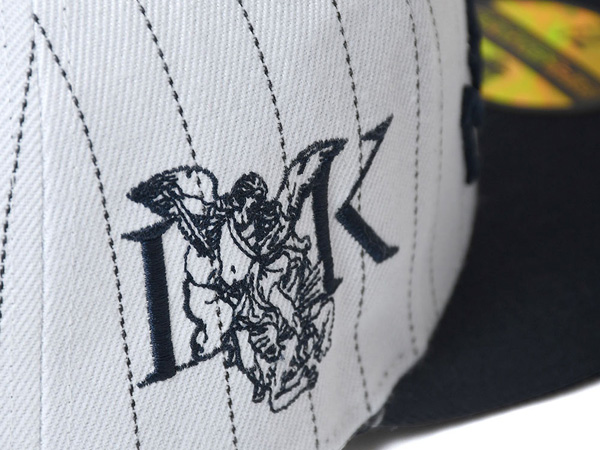 THE DIPLOMATS(ザ ディプロマッツ)/ THE DIPLOMATS×LAST KINGS T.Y PINSTRIPE FITTED -WHITE-