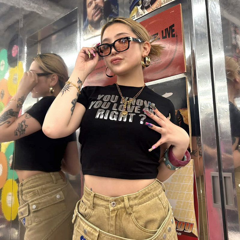 YOU KNOW YOU LOVE ME CROPPED TEE -BLACK-