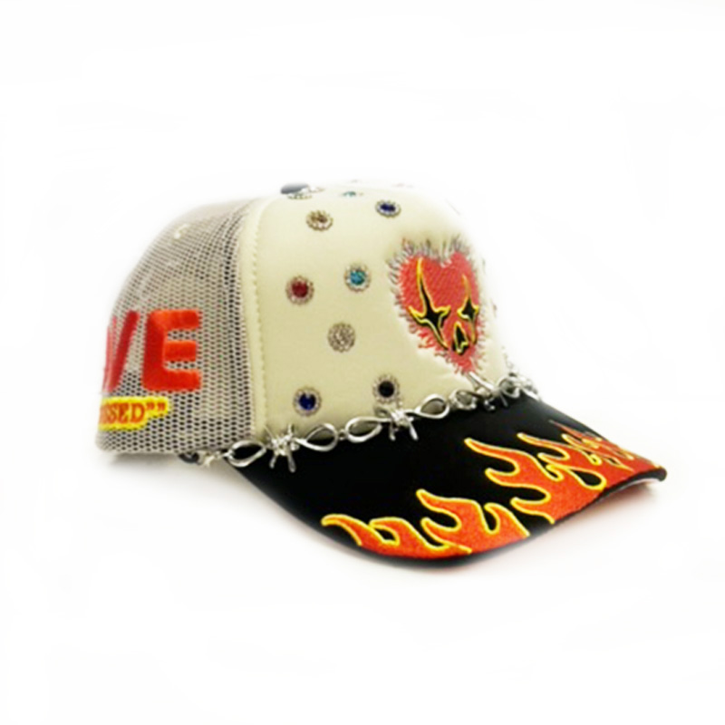 LOVE HARD TRUKER -OFF WHITE-