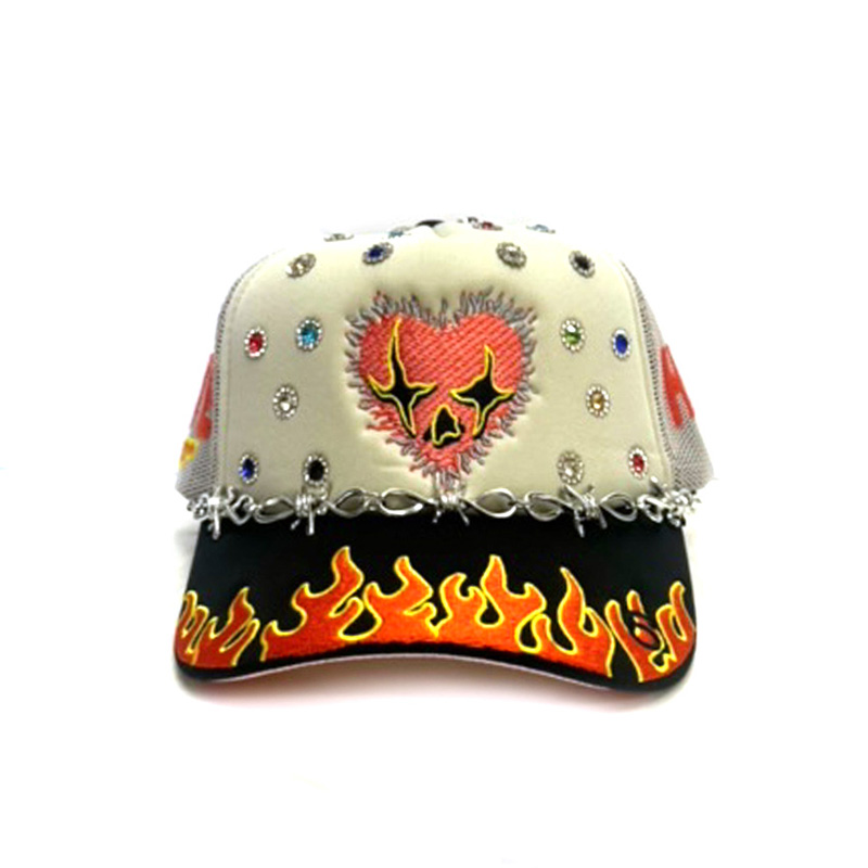 LOVE HARD TRUKER -OFF WHITE-