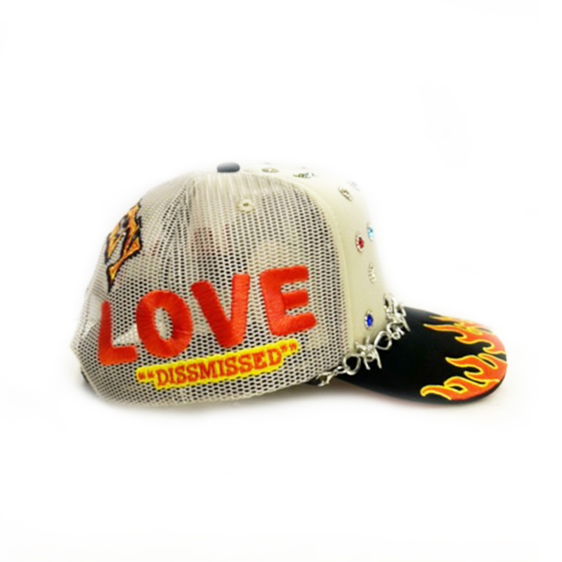LOVE HARD TRUKER -OFF WHITE-