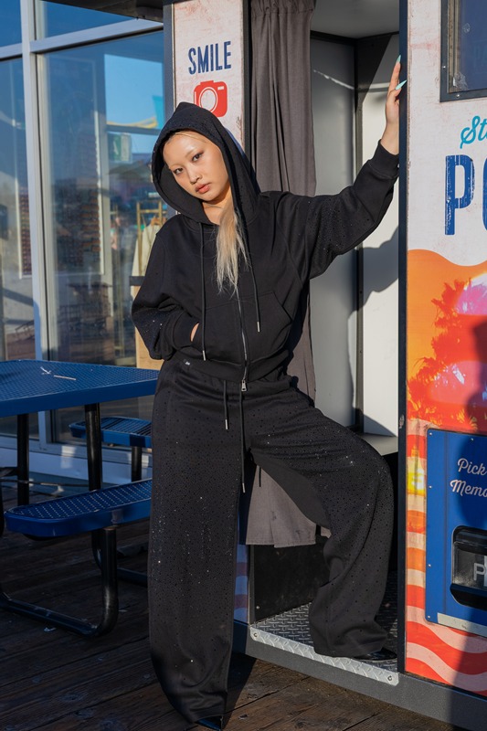 AURORA STONE CROPPED ZIP HOODIE -BLACK- (LADIES)