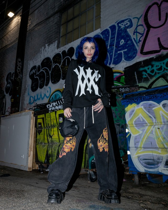 ESSENTIAL BIG LOGO LS -BLACK-