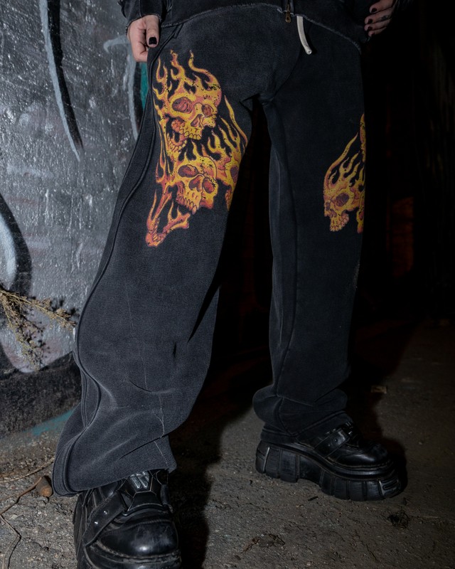 FLAME SKULL SWEATS -BLACK-