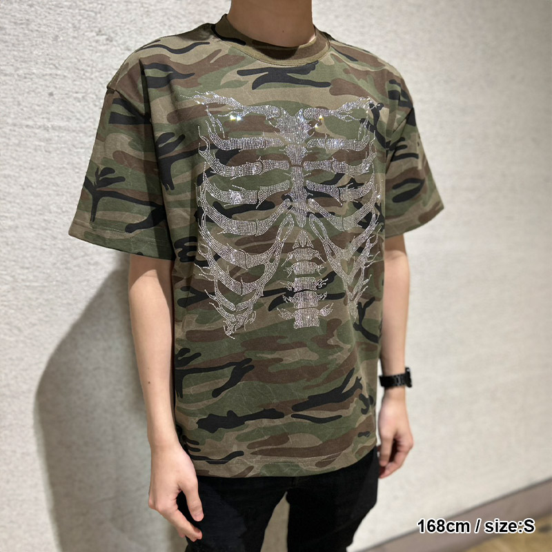 RHINESTONE FIRE BONES TEE -CAMO-