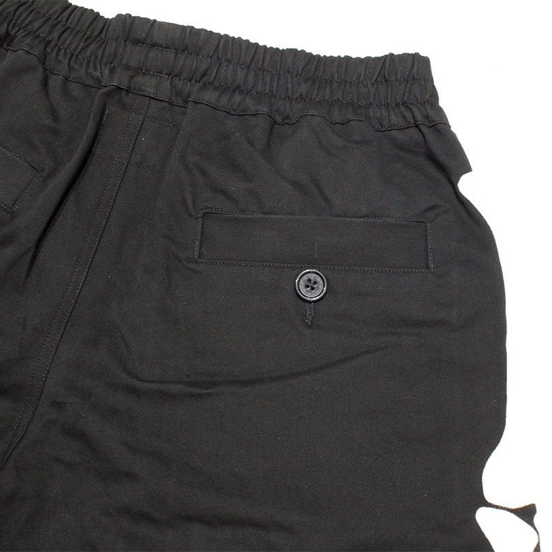 SINGLE TUCK SHORTS -BLACK-